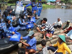 WARA Lanud Rsn Susur Sungai Siak Berikan Bantuan Sembako