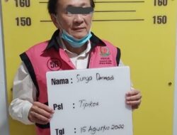 Di Tahan Kejagung, Surya Darmadi Hanya Bersendal Jepit
