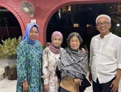 Ibu Tionghoa yang Rawat Anak TKI sebagai Muslim Diberi Penghargaan oleh Raja Malaysia
