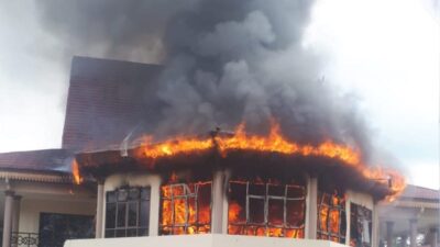 Kantor DPRD Inhu Dilalap Sijago Merah, Polisi Masih Lidik