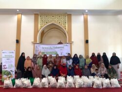 Momentum Muharram, Pegadaian Syariah dan IZI Riau Berbagi Bingkisan Guru Ngaji