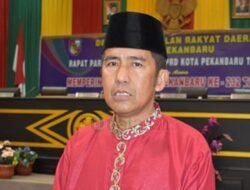 Darnil PAW Kasir di DPRD Riau