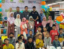 Libur, Pegadaian Syariah-IZI Riau Ajak Anak Yatim Belanja di Mall