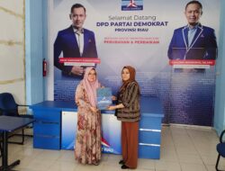 Dr Firdaus Ambil Formulir di Demokrat dan PDIP Riau