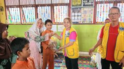 Lions Club Pekanbaru Salurkan Sembako di SDN 192 Binawidya