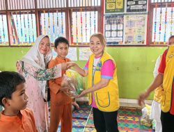 Lions Club Pekanbaru Salurkan Sembako di SDN 192 Binawidya
